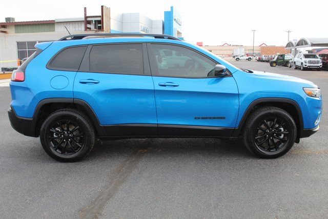 Used 2023 Jeep Cherokee Altitude Lux AWD/4WD image 2