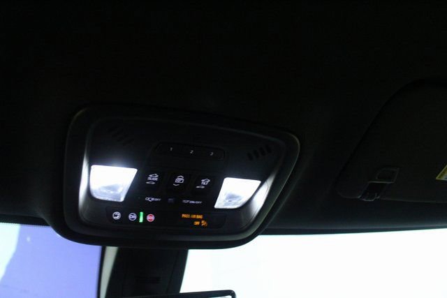 Used 2023 Chevrolet Traverse Premier image 19