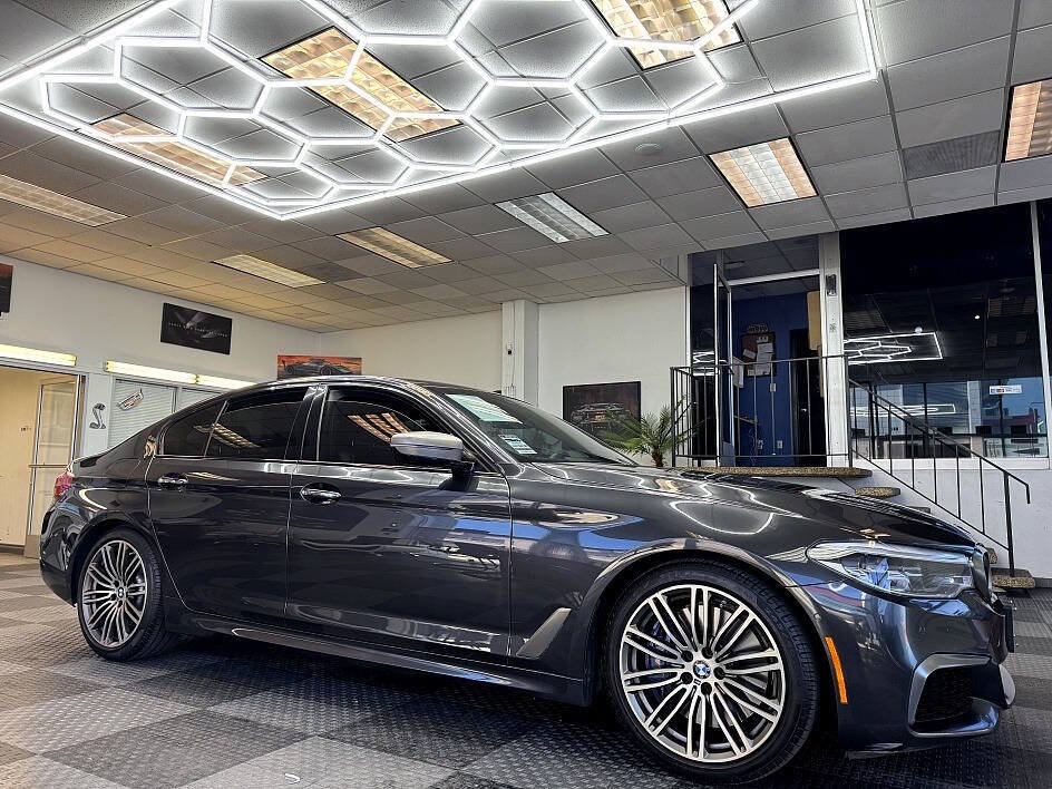 Used 2018 BMW M550i xDrive AWD/4WD image 3