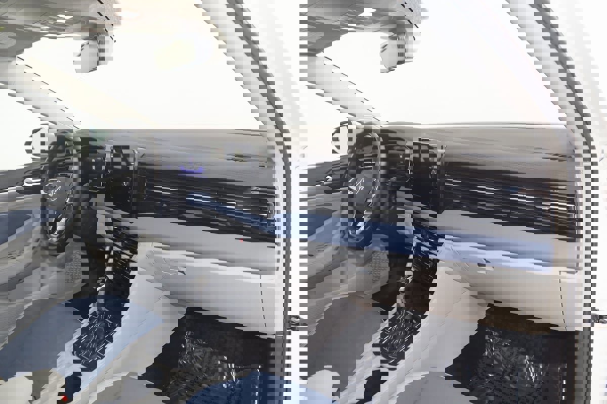 Used 2025 Volkswagen Jetta SE image 37