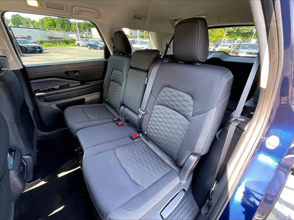 Used 2024 Nissan Pathfinder SV AWD/4WD image 15