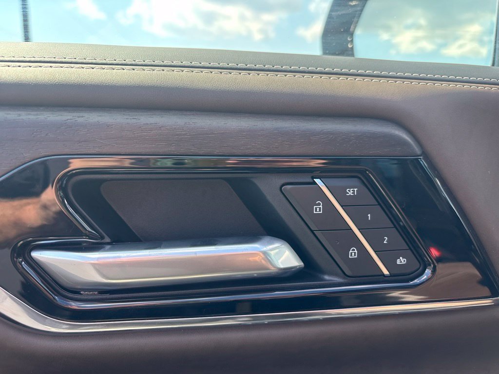 New 2026 GMC Yukon XL Denali Ultimate AWD/4WD image 17