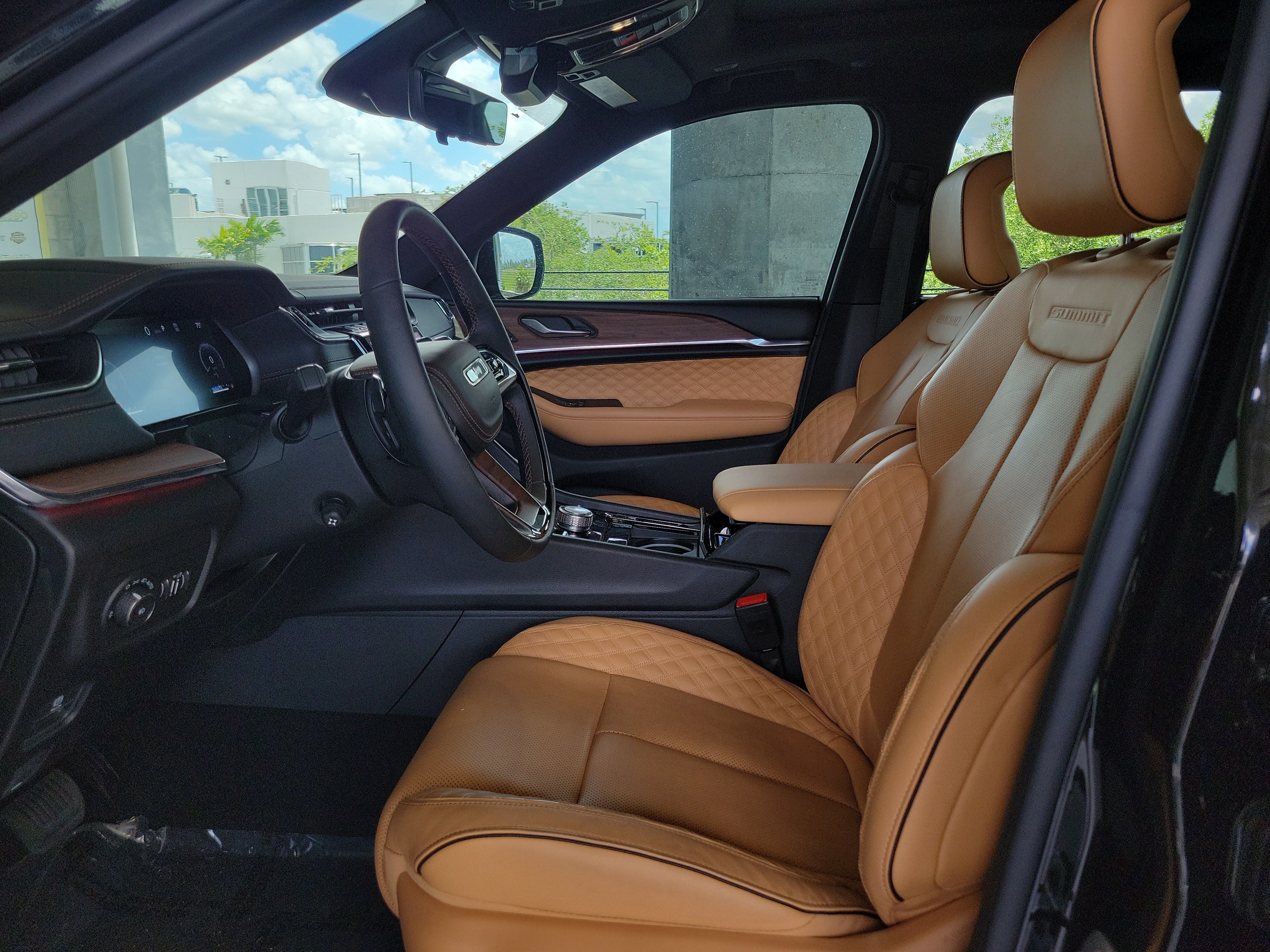 New 2025 Jeep Grand Cherokee L Summit w/ Advanced Protech Group IV AWD/4WD image 16