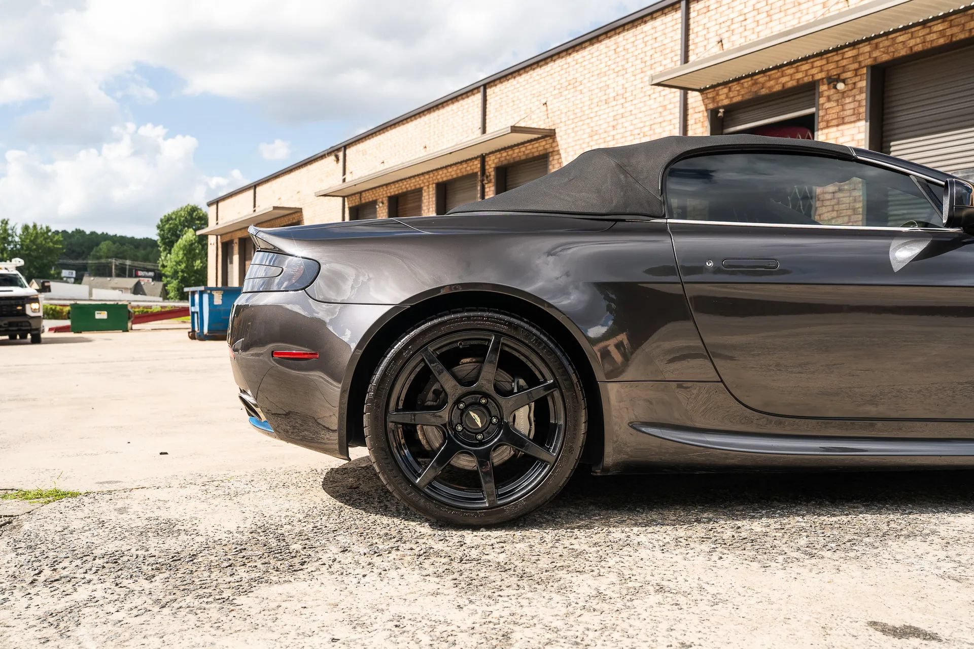 Used 2013 Aston Martin V8 Vantage Roadster RWD image 9