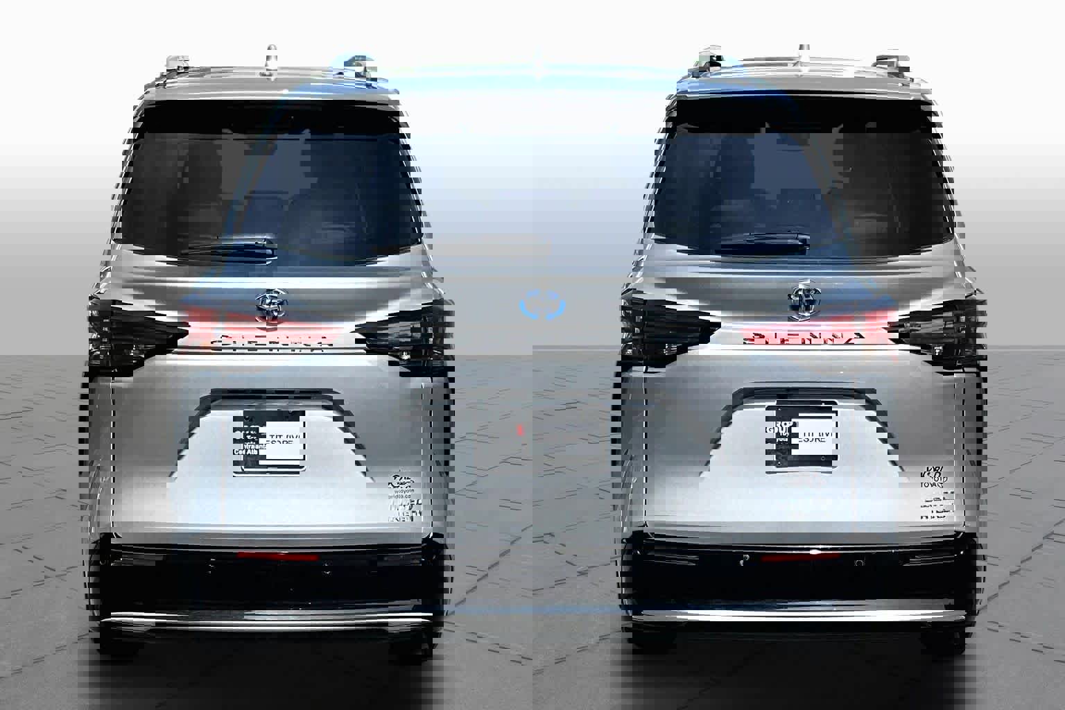 Certified 2024 Toyota Sienna Limited FWD image 5