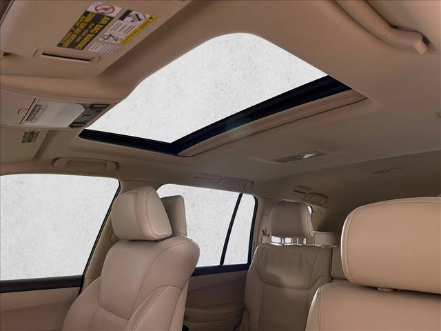Used 2013 Lexus LX 570 4WD w/ Luxury Pkg w/Pre-crash image 2