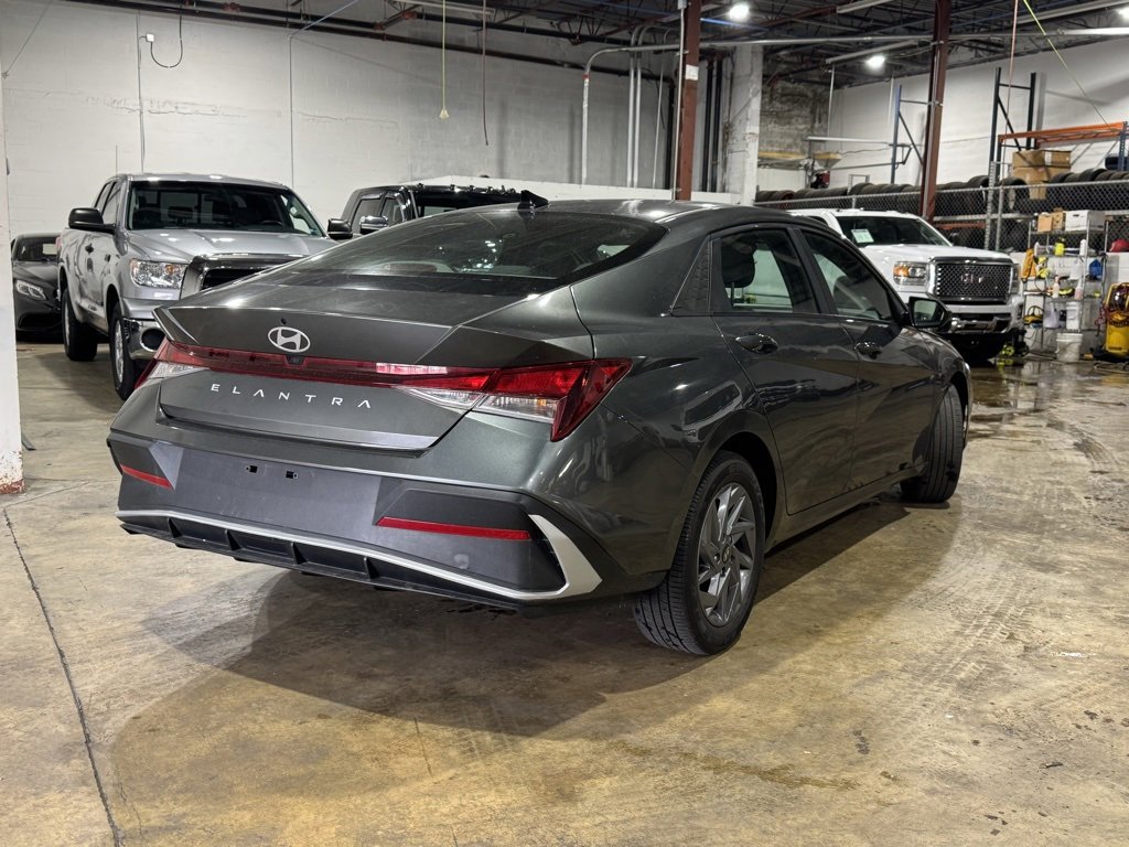 Used 2024 Hyundai Elantra SEL image 3