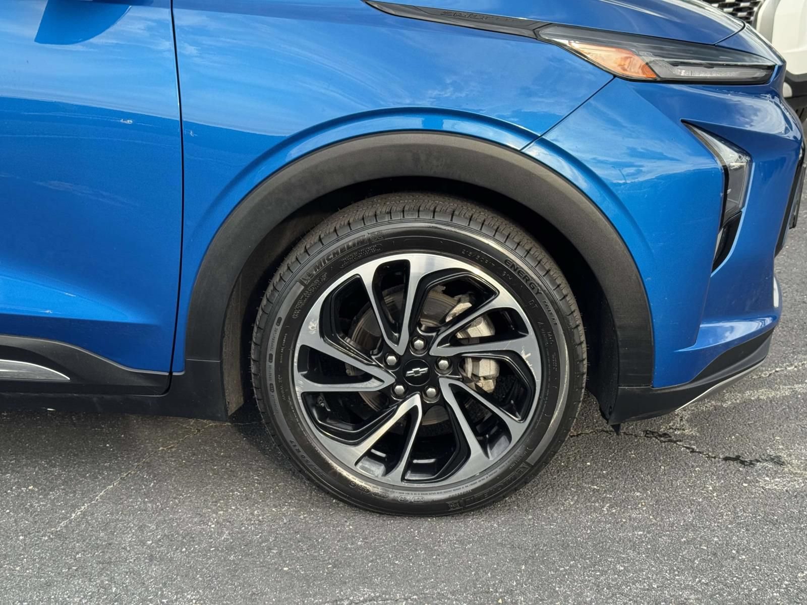 Used 2023 Chevrolet Bolt EUV Premier w/ Sun & Sound Package FWD image 31