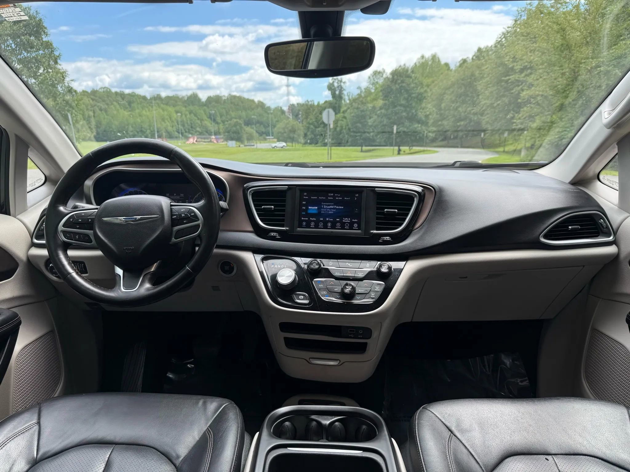Used 2019 Chrysler Pacifica Touring-L FWD image 30