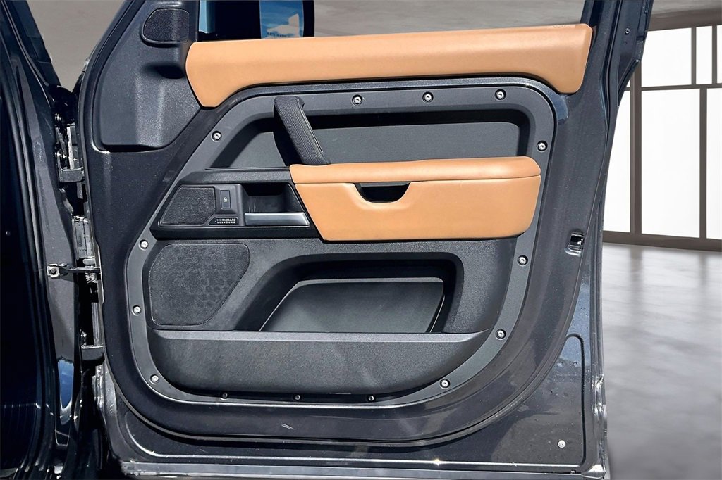 Used 2025 Land Rover Defender 130 V8 image 19