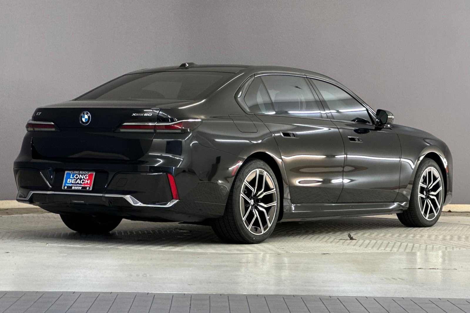 Certified 2023 BMW i7 xDrive60 w/ Executive Package 2 AWD/4WD image 8