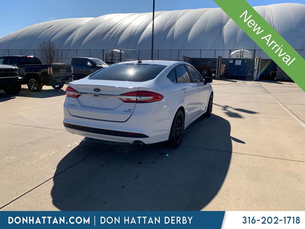 Used 2017 Ford Fusion SE image 5