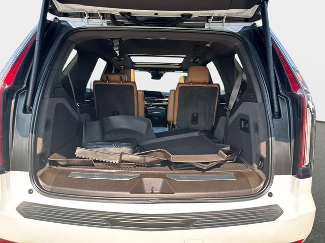 Certified 2023 Cadillac Escalade Sport w/ LPO, ONYX Package AWD/4WD image 5