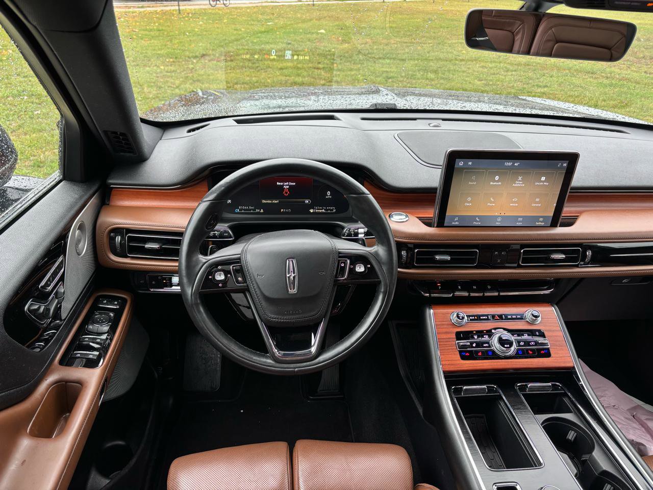 Used 2020 Lincoln Aviator Reserve w/ Equipment Group 202A image 16