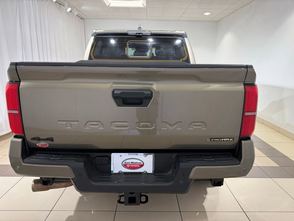 Used 2025 Toyota Tacoma TRD Sport w/ TRD Sport Premium Package AWD/4WD image 4