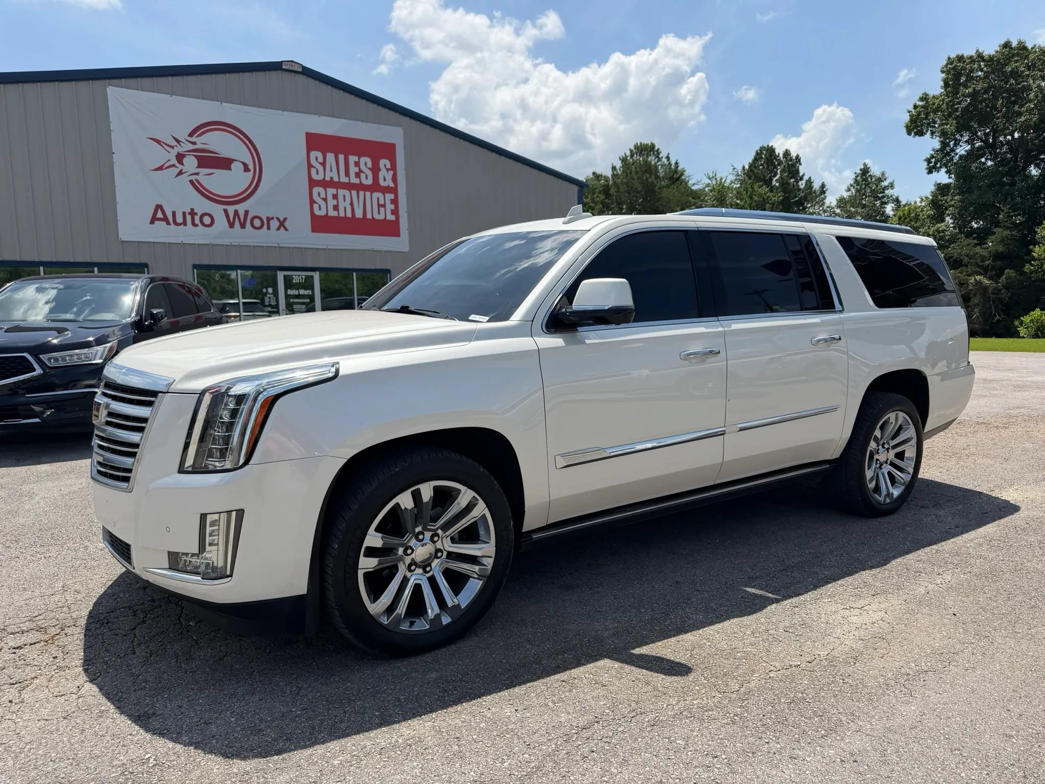 Used 2015 Cadillac Escalade ESV Platinum AWD/4WD image 32