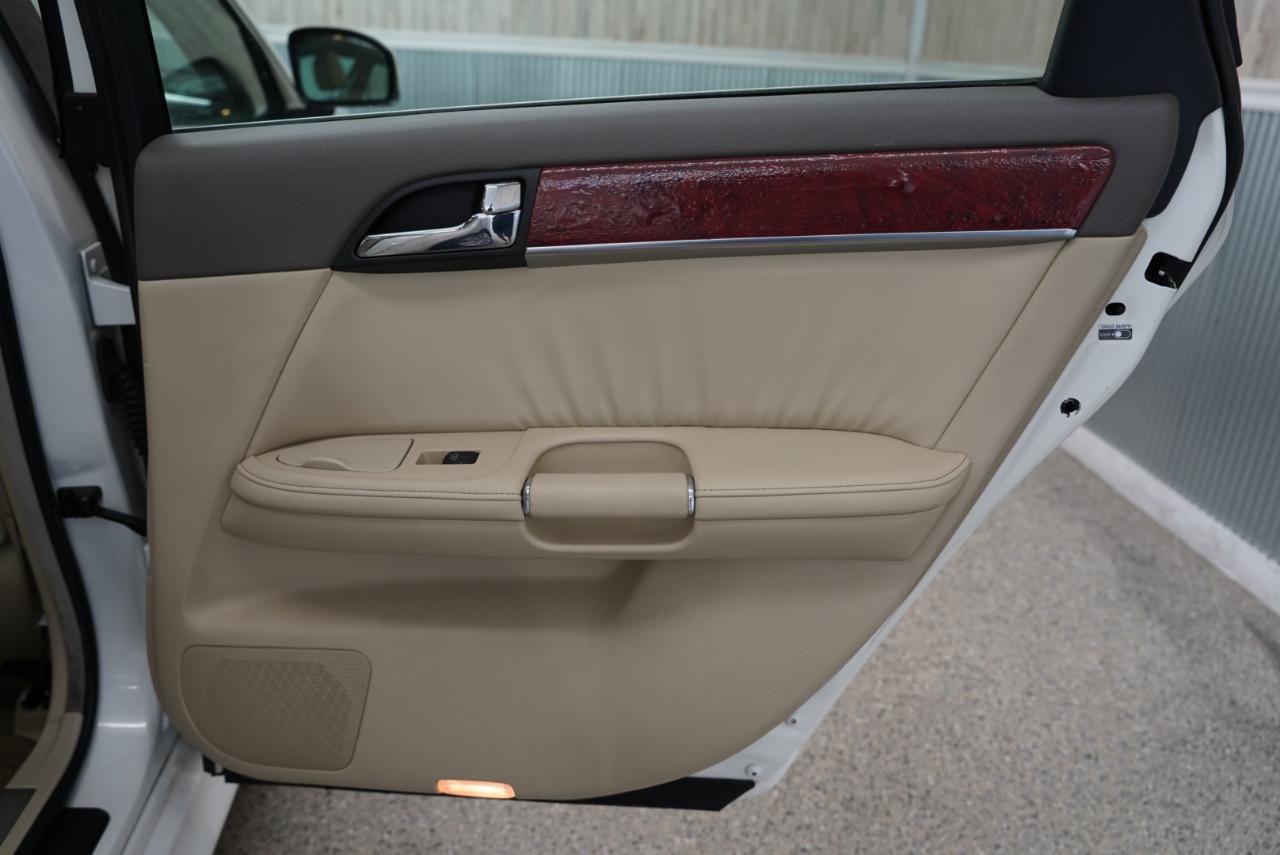 Used 2010 INFINITI M35 w/ Technology Pkg RWD image 37