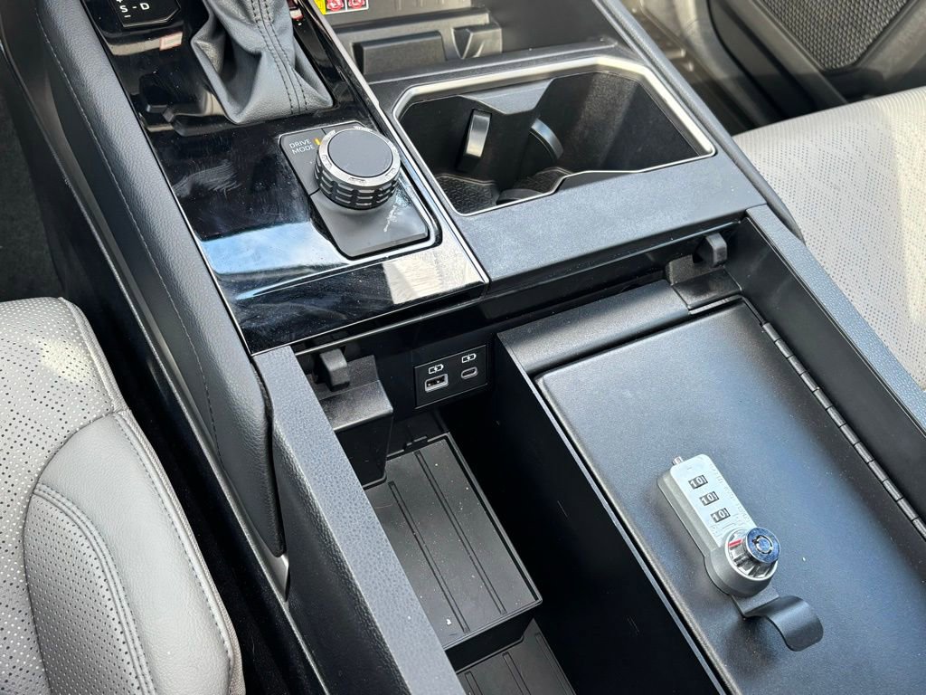 Used 2025 Toyota Tundra Limited image 23