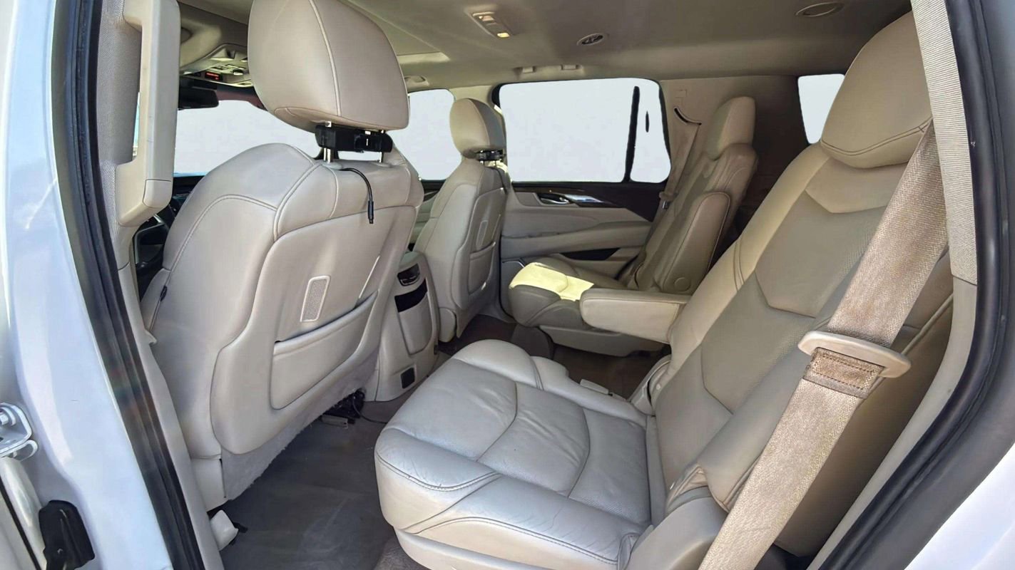 Used 2018 Cadillac Escalade Luxury AWD/4WD image 16