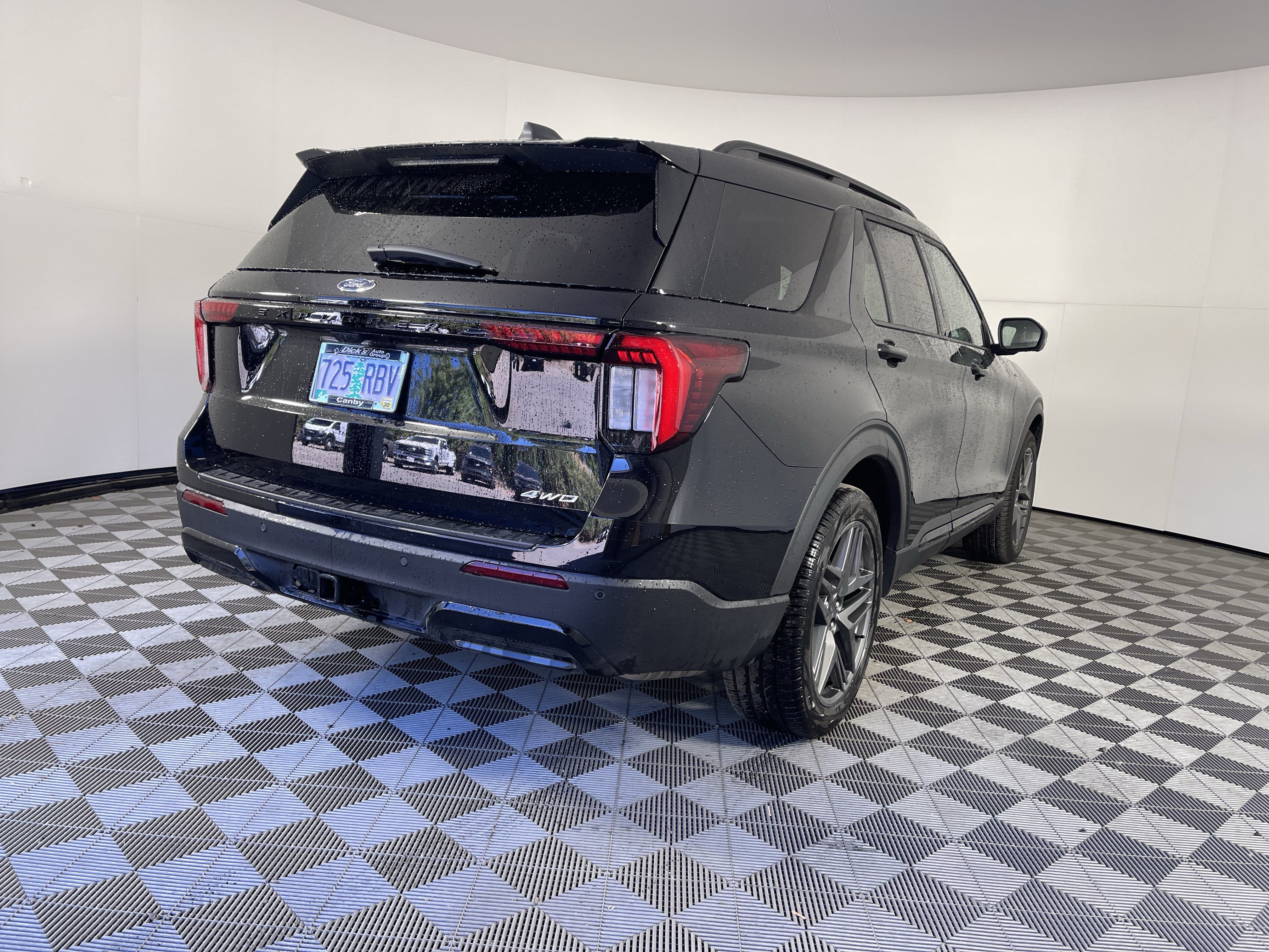 Used 2026 Ford Explorer ST-Line w/ ST-Line Street Pack AWD/4WD image 5