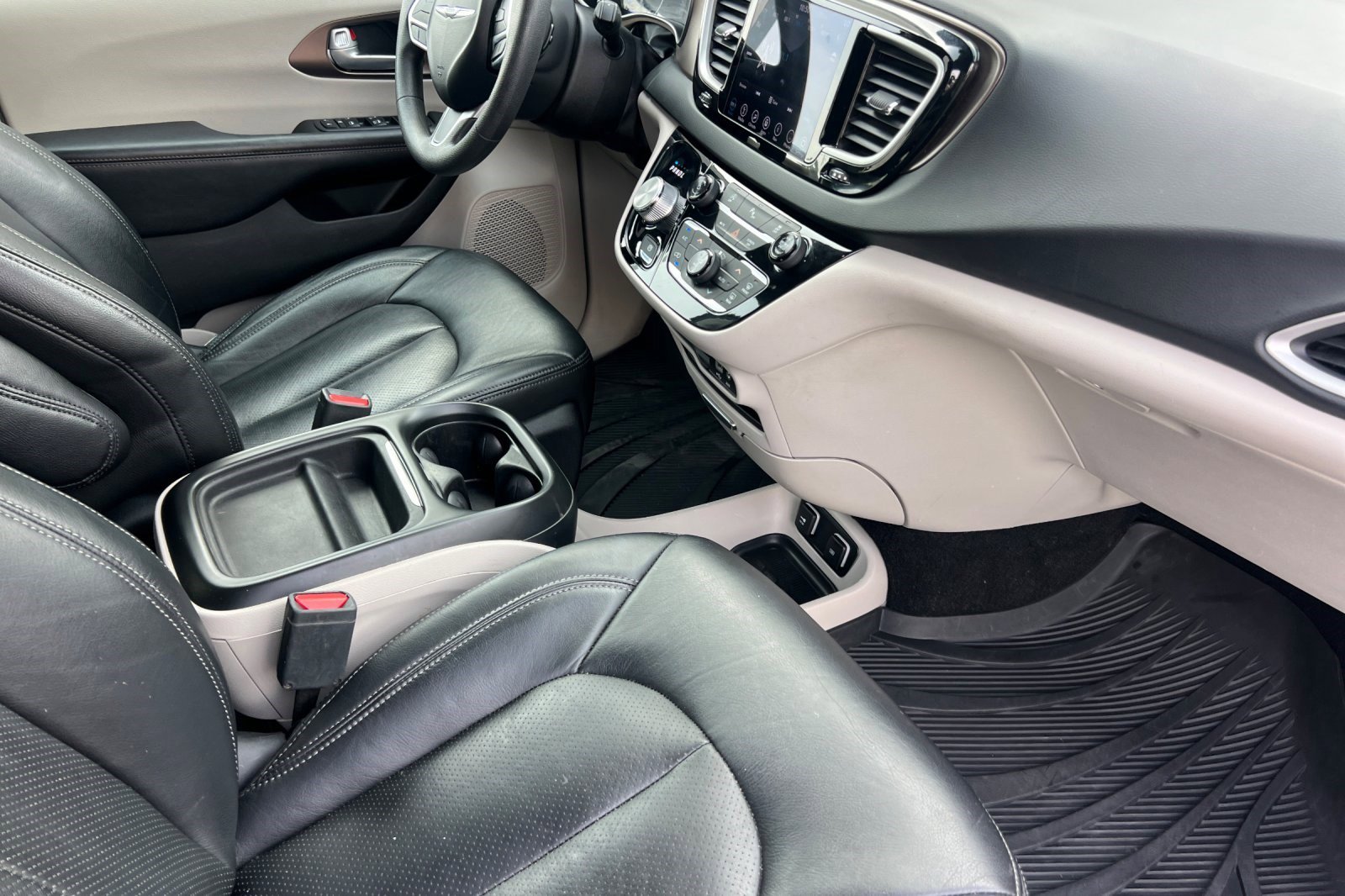 Used 2018 Chrysler Pacifica Touring Plus image 33