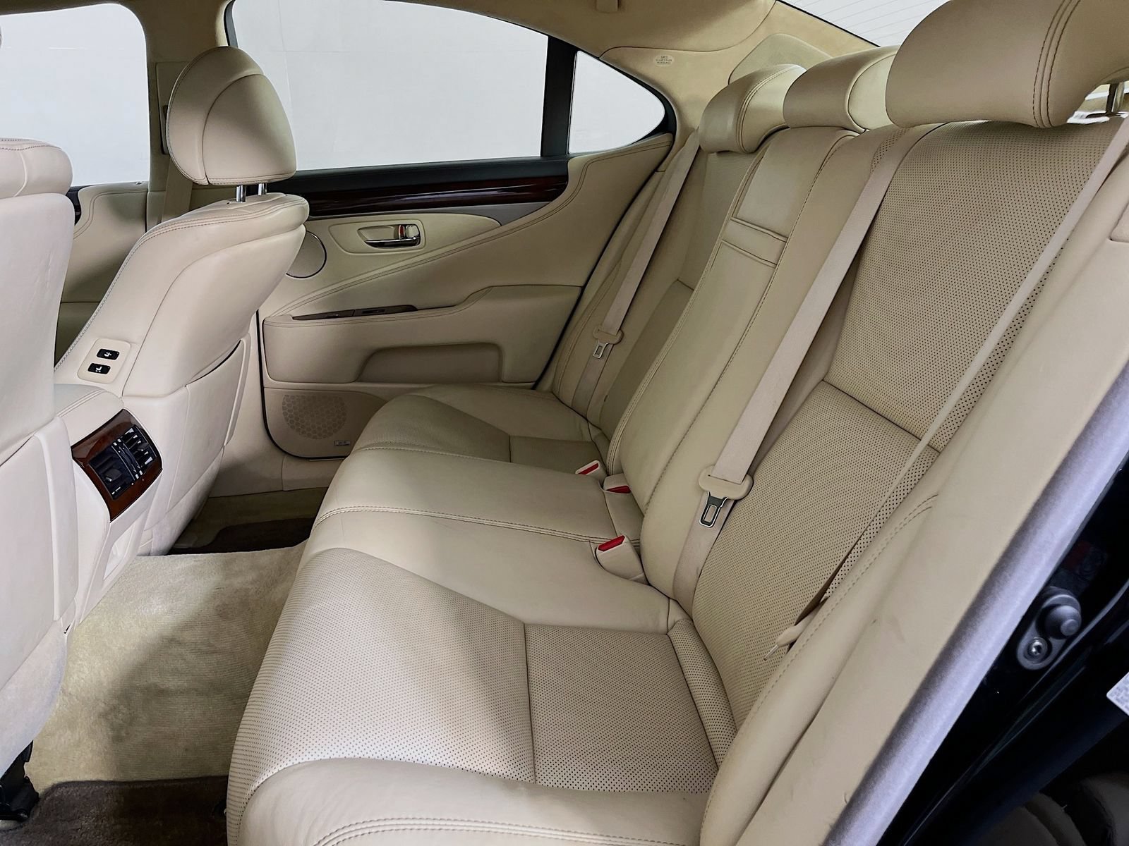 Used 2017 Lexus LS 460 w/ Comfort Package RWD image 32