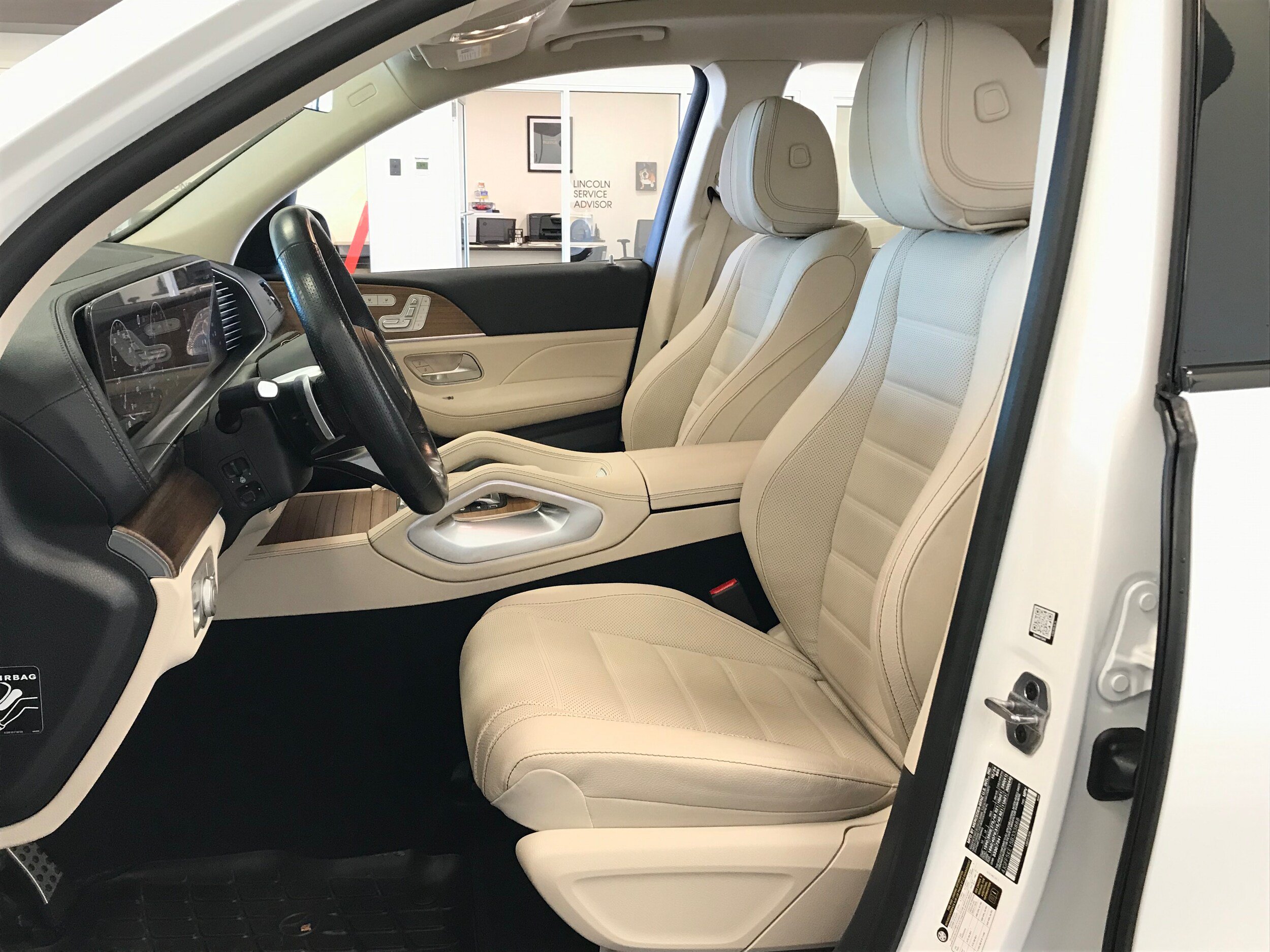Used 2025 Mercedes-Benz GLS 450 4MATIC image 16