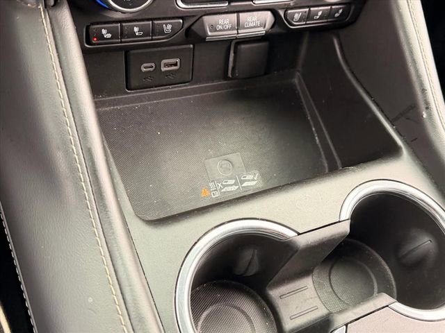 Used 2023 Chevrolet Suburban Premier image 23