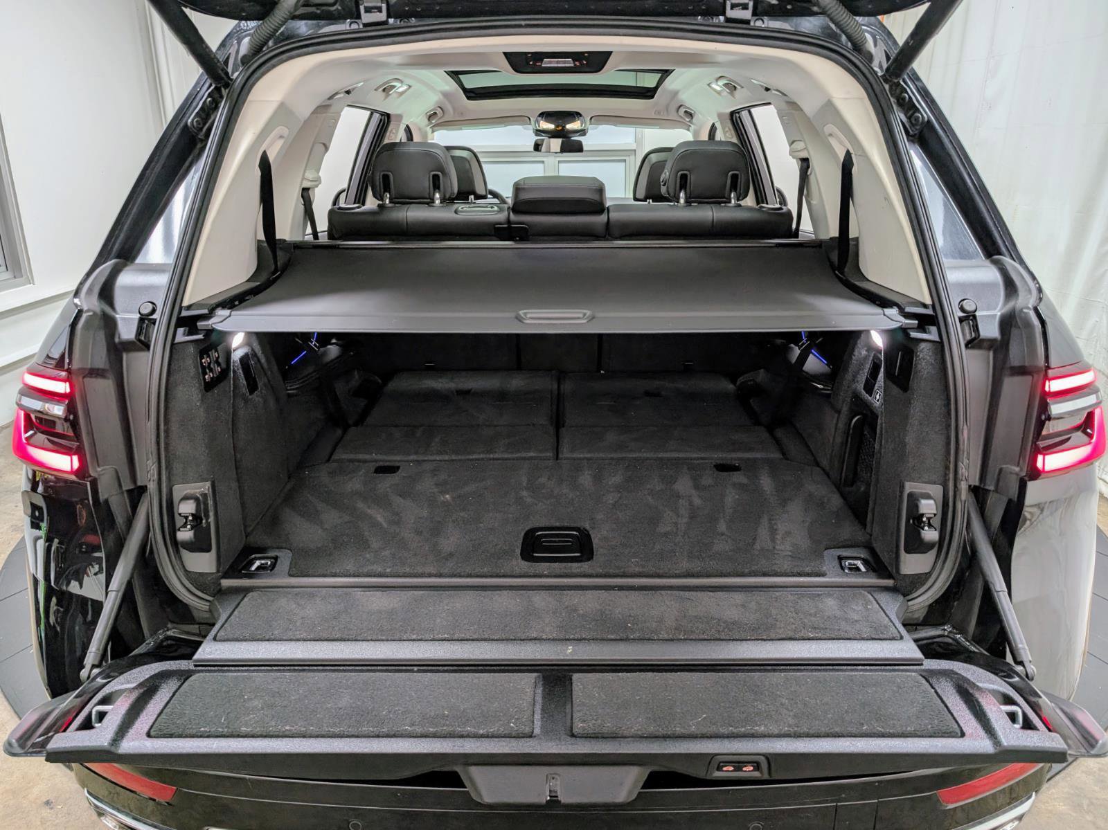 Used 2023 BMW X7 xDrive40i w/ Premium Package image 30