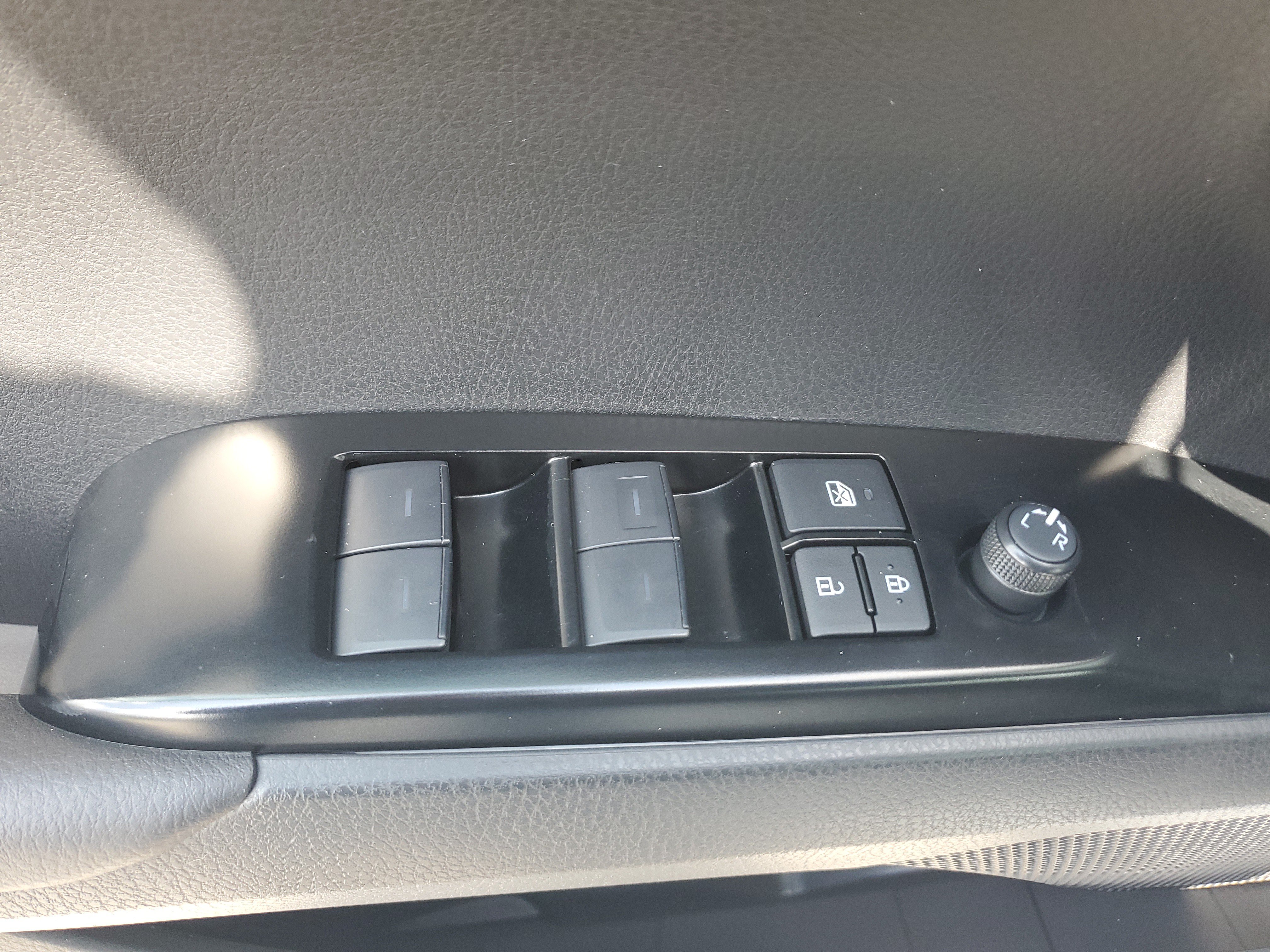 Used 2025 Toyota Camry SE FWD image 24