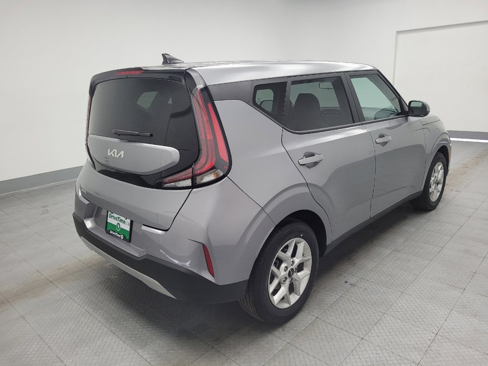 Used 2025 Kia Soul LX FWD image 9