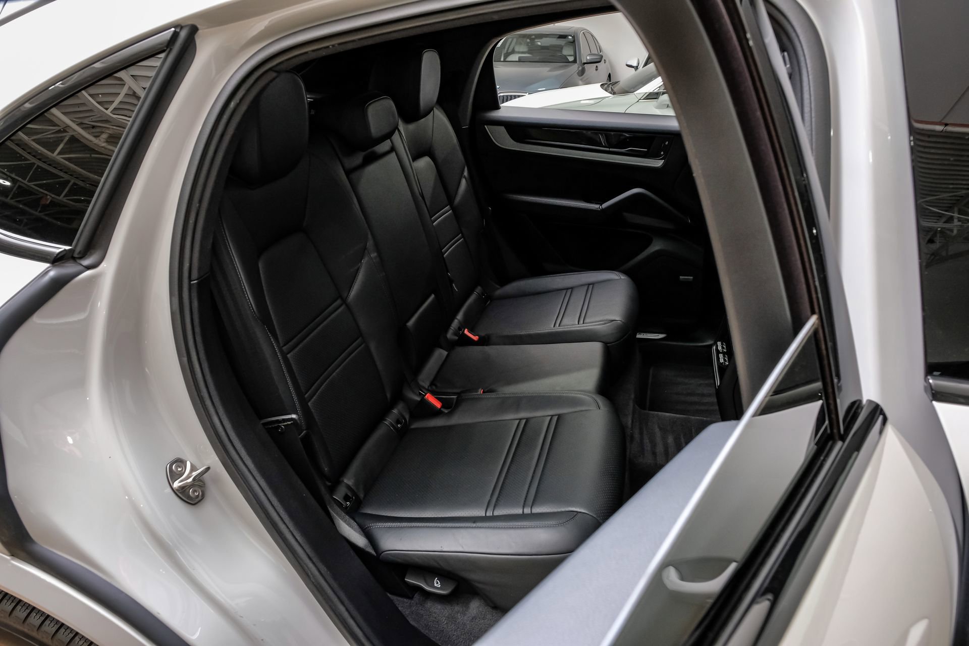 Used 2024 Porsche Cayenne Coupe image 38