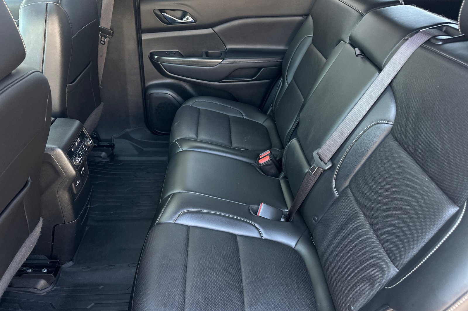 Used 2021 GMC Acadia SLT w/ Elevation Edition FWD image 12