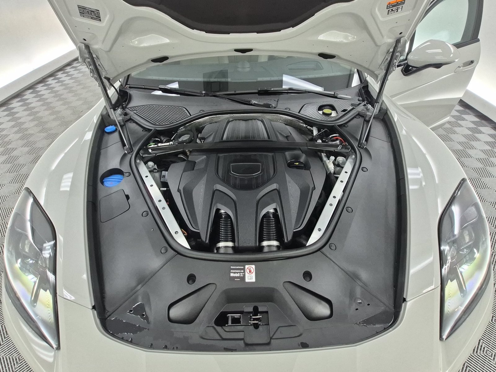 New 2026 Porsche Panamera image 17