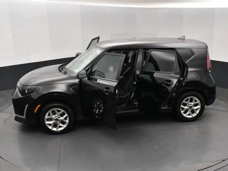 Used 2024 Kia Soul LX w/ Option Group 015 FWD image 7