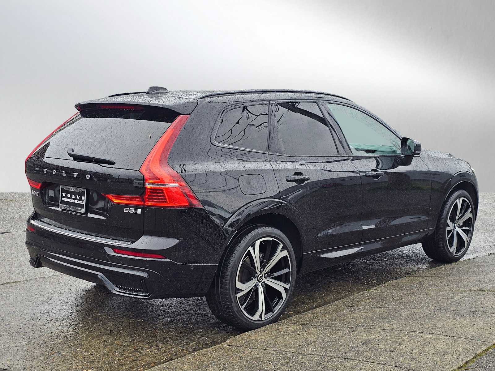 Certified 2023 Volvo XC60 B5 Ultimate image 3