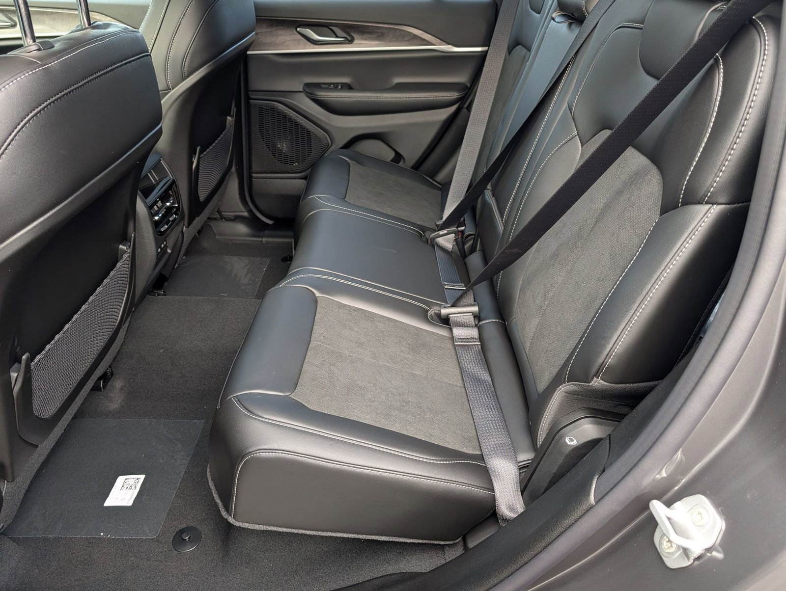 New 2026 Jeep Grand Cherokee Altitude image 16