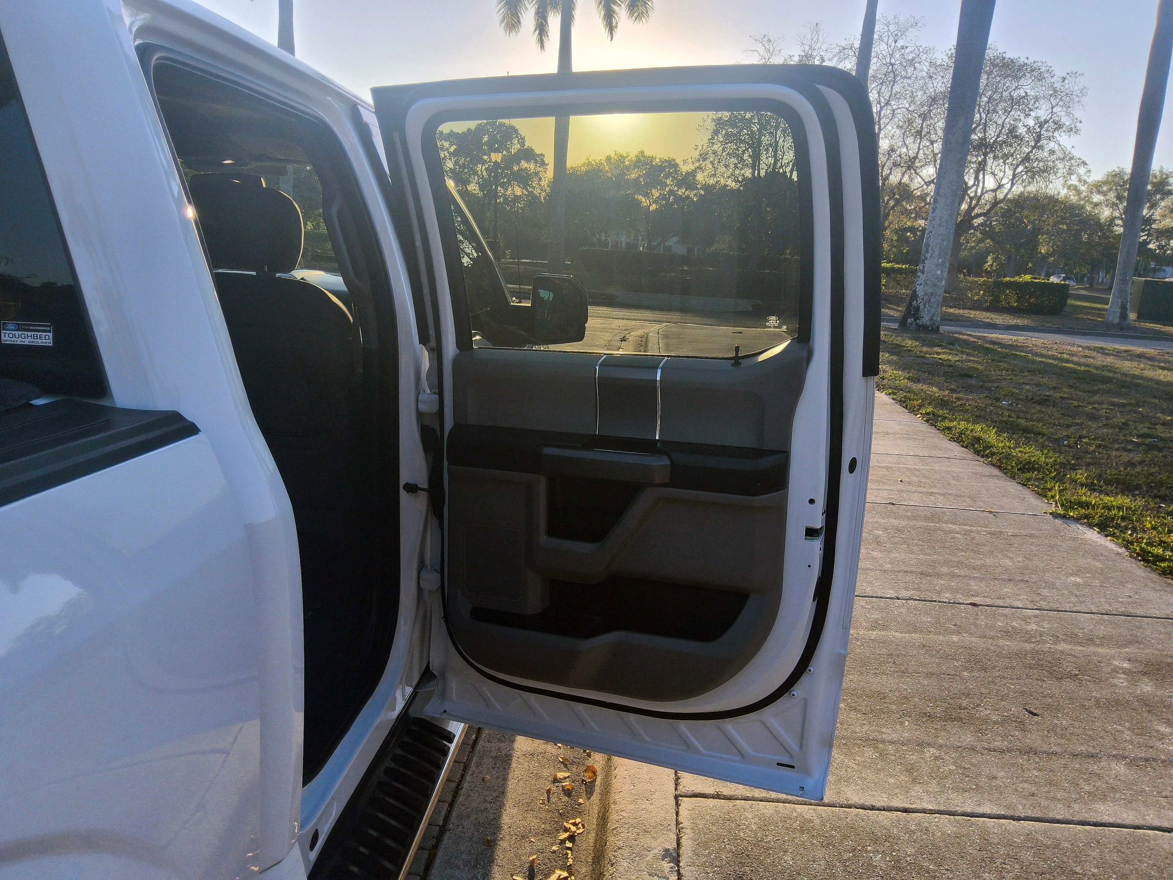 Used 2018 Ford F150 XLT w/ XTR Package image 28