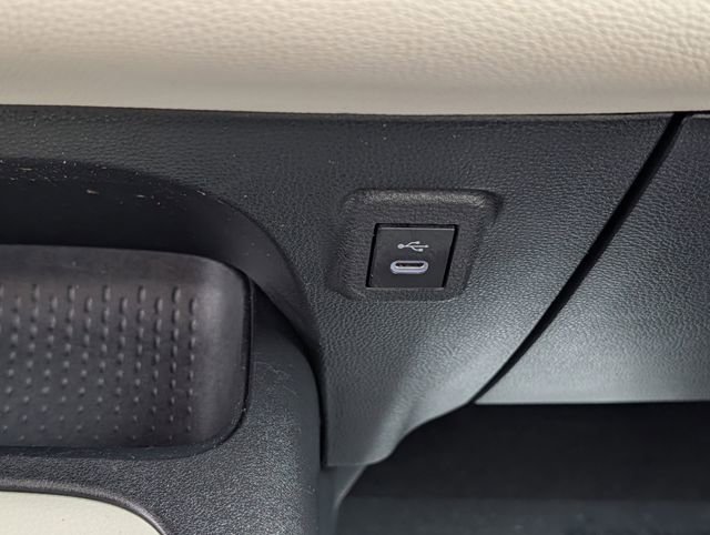 Used 2025 Toyota Corolla LE image 18