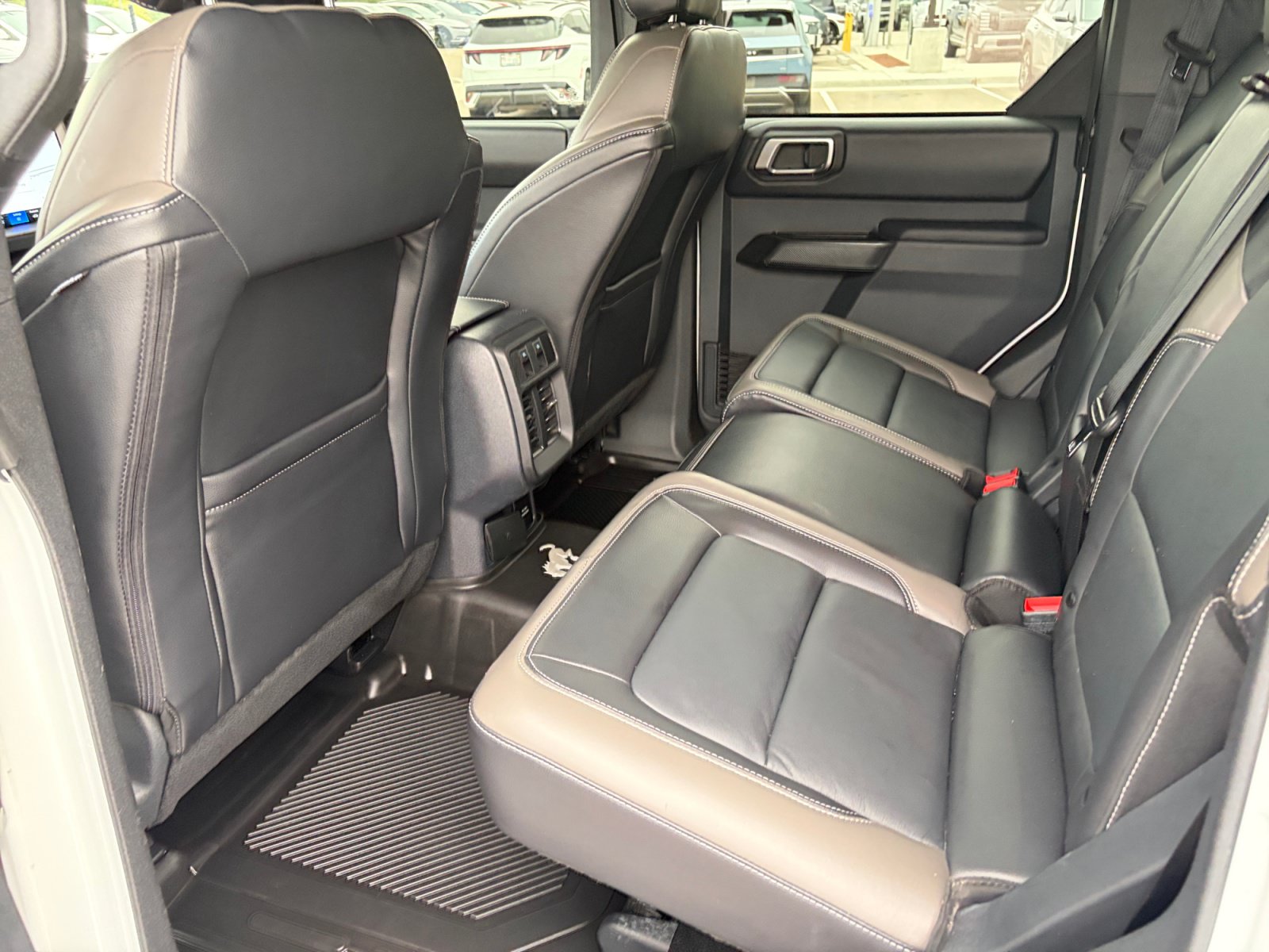 Used 2025 Ford Bronco Outer Banks w/ Sasquatch Package AWD/4WD image 17