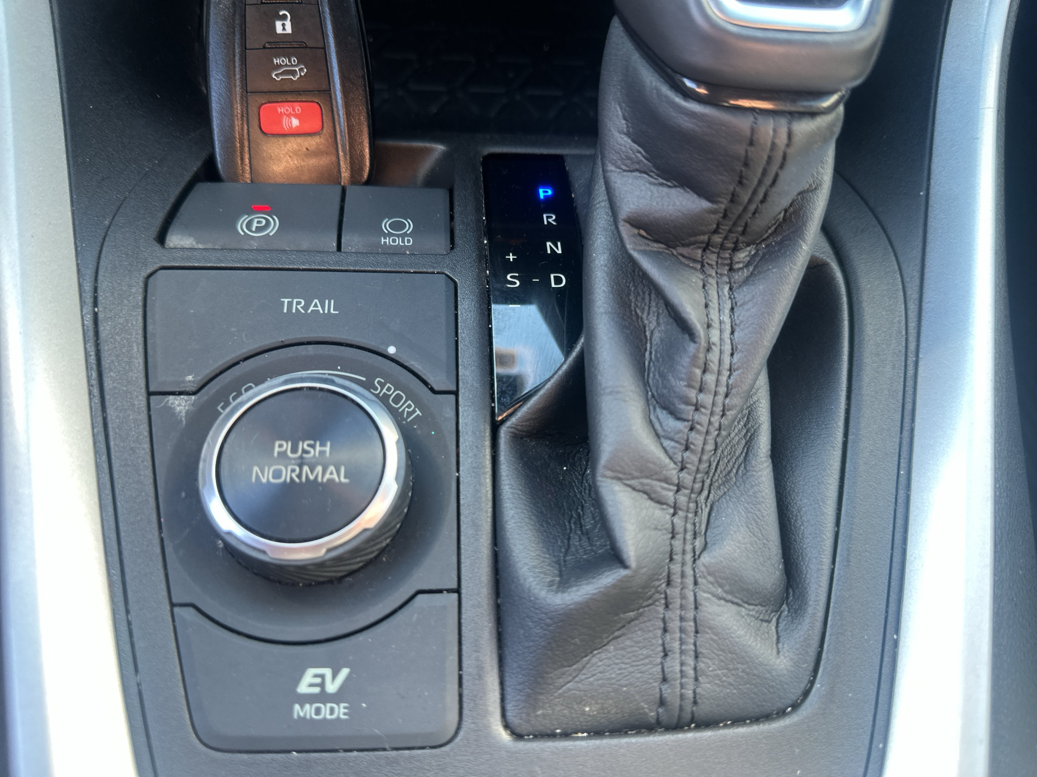 Used 2022 Toyota RAV4 SE w/ Convenience Package AWD/4WD image 13