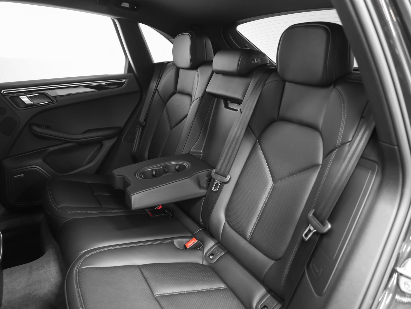 New 2026 Porsche Macan AWD/4WD image 40