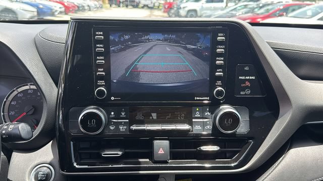 Used 2021 Toyota Highlander L FWD image 24