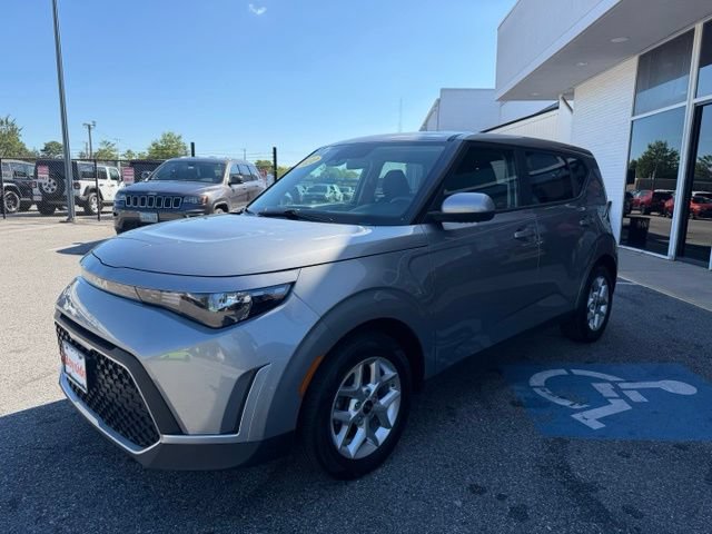 Used 2024 Kia Soul LX w/ Option Group 015 FWD image 22