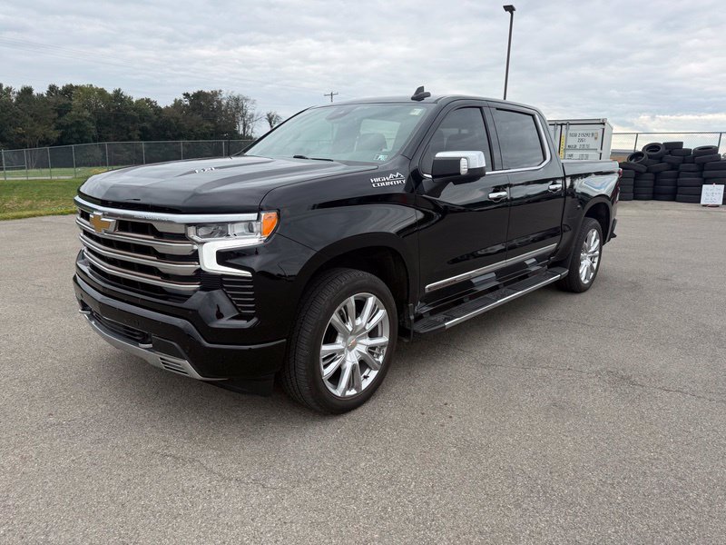 Used 2022 Chevrolet Silverado 1500 High Country w/ High Country Premium Package AWD/4WD image 2