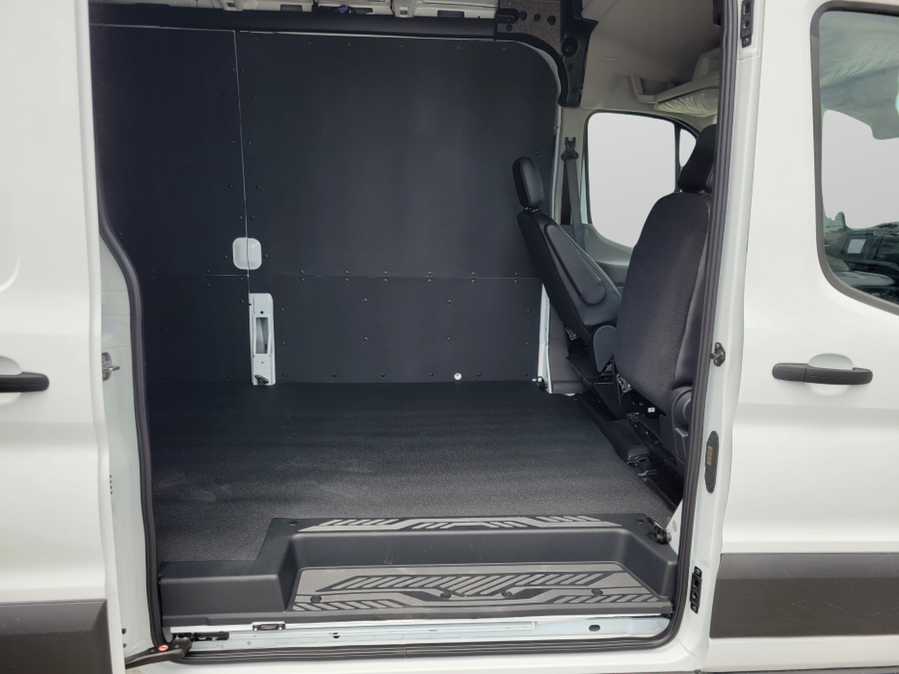 New 2026 Ford Transit 250 148 Medium Roof RWD image 5