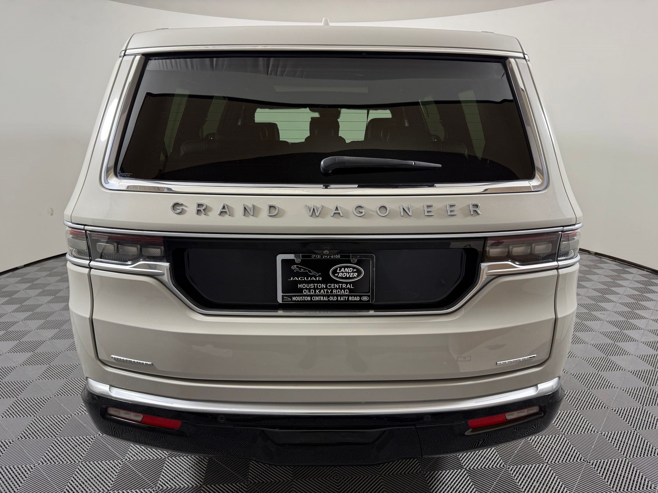 Used 2022 Jeep Grand Wagoneer Series I w/ Rear Seat Video Group 1 AWD/4WD image 9