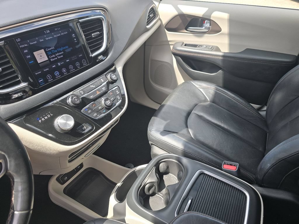 Used 2018 Chrysler Pacifica Touring-L Plus FWD image 27