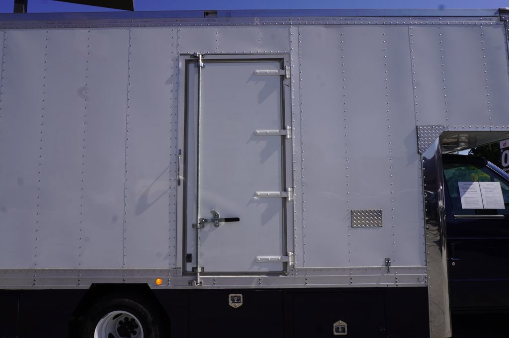 Used 2024 Ford E-450 and Econoline 450 Super Duty w/ Power Windows & Locks Group RWD image 8
