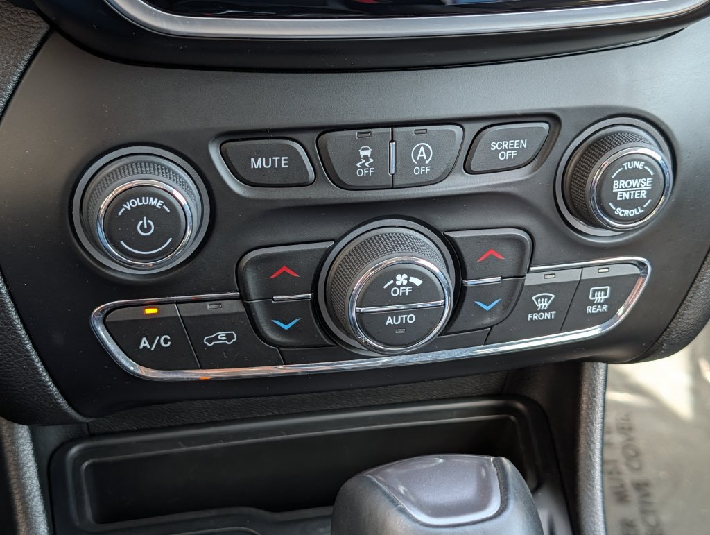 Used 2019 Jeep Cherokee Limited AWD/4WD image 21